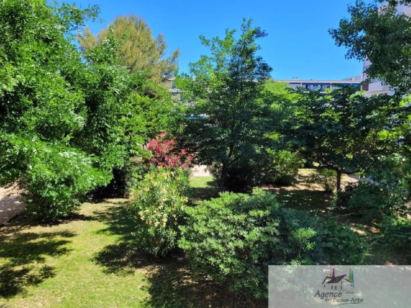 thumbnail of estate's photo