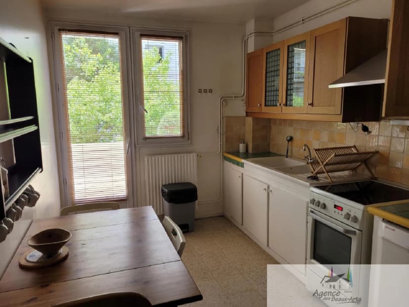 thumbnail of estate's photo