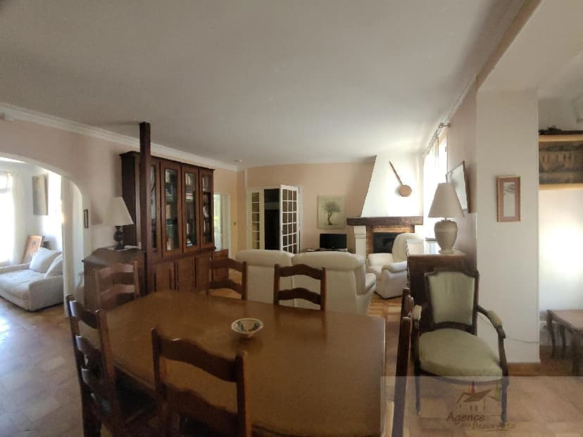 thumbnail of estate's photo