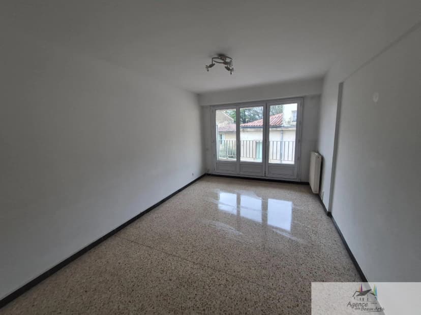 thumbnail of estate's photo