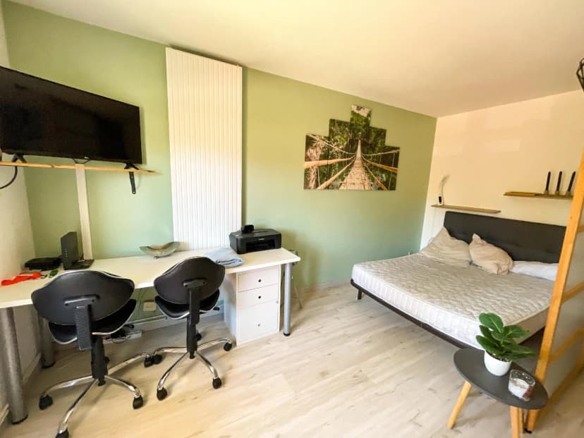 thumbnail of estate's photo