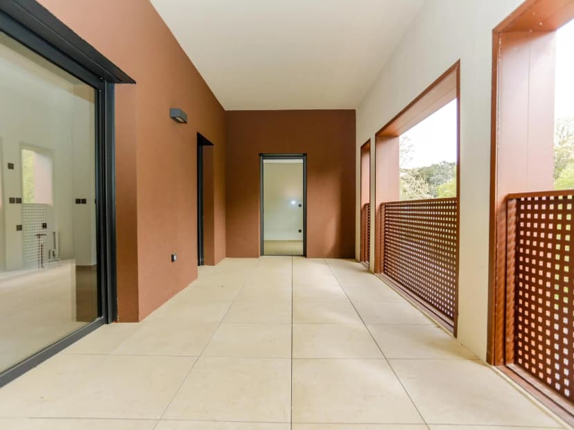 thumbnail of estate's photo