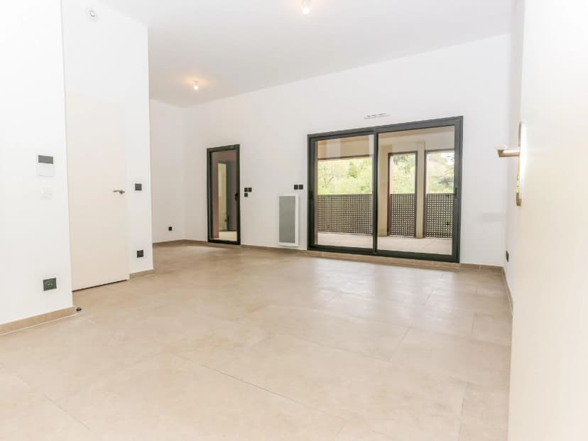 thumbnail of estate's photo