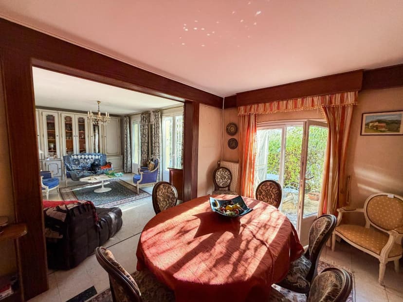 thumbnail of estate's photo