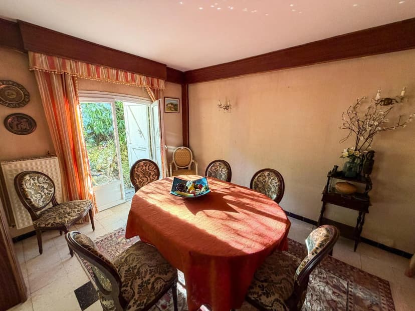 thumbnail of estate's photo