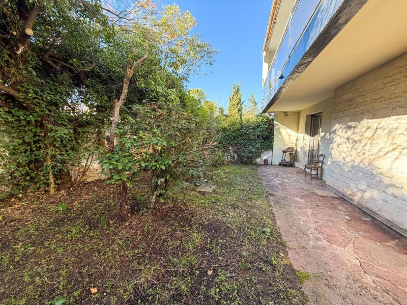 thumbnail of estate's photo