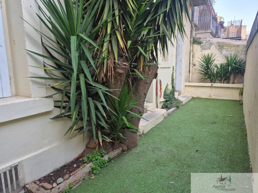 thumbnail of estate's photo