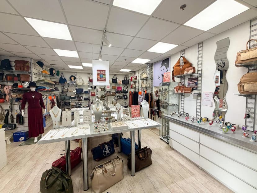 thumbnail of estate's photo