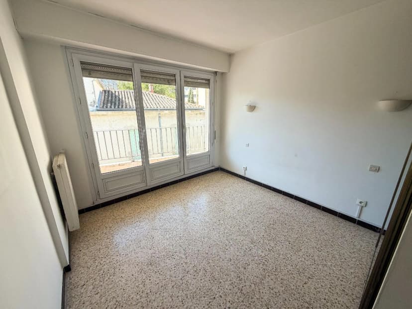 thumbnail of estate's photo