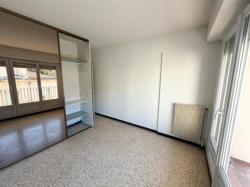 thumbnail of estate's photo