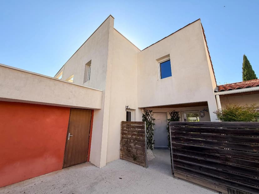 thumbnail of estate's photo